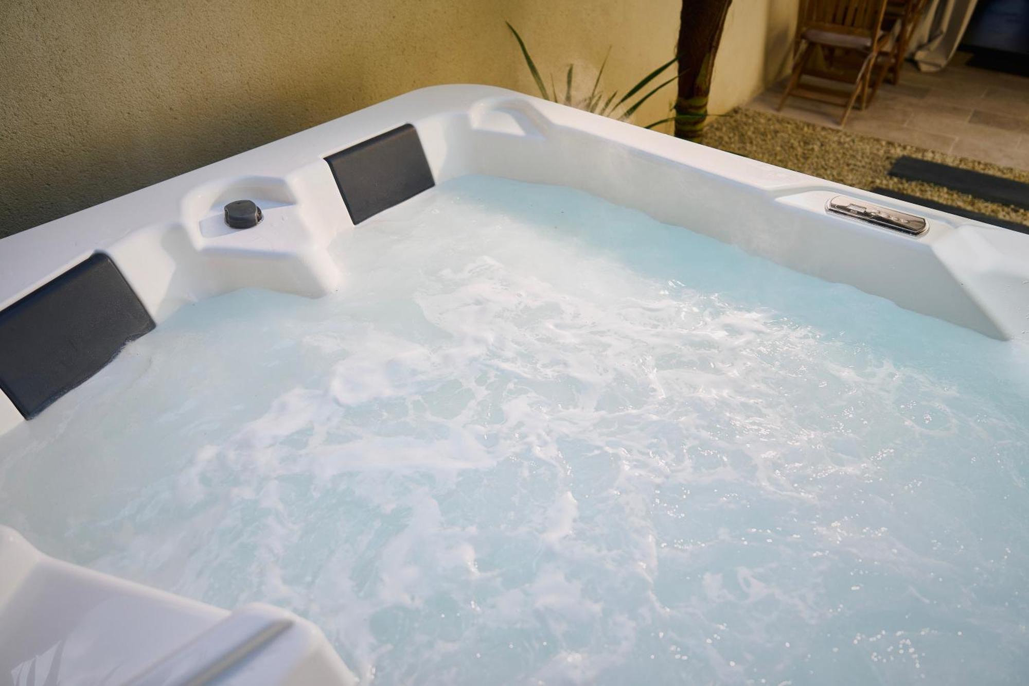 Suite Atypique - Jacuzzi Privatif En Centre Ville De Κονιάκ Εξωτερικό φωτογραφία